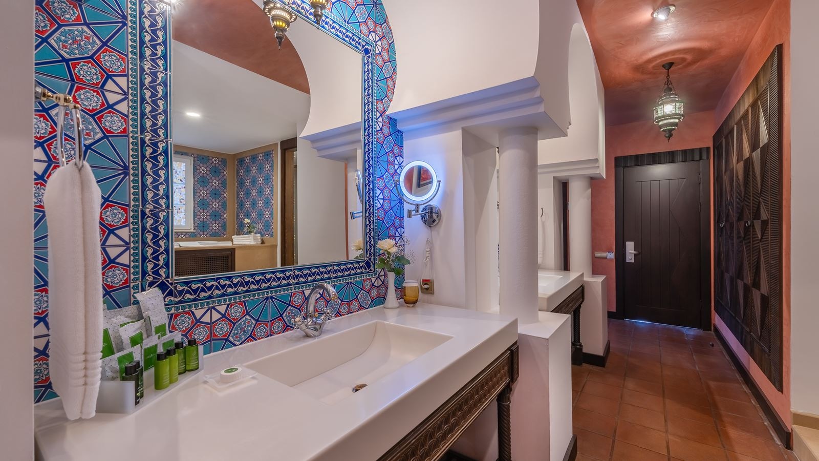 rooms-orient-suite-with-jacuzzi