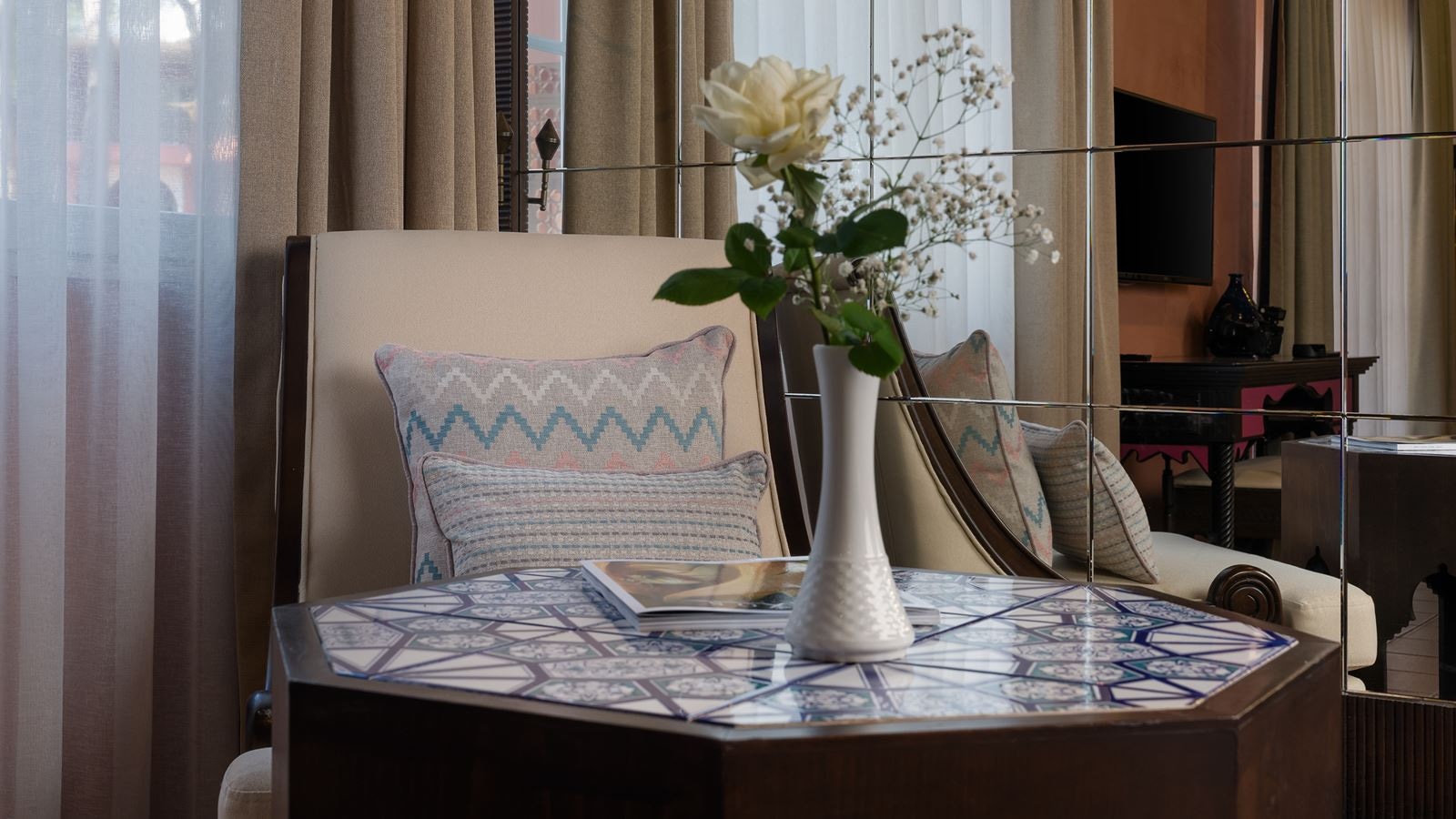 rooms-orient-suite-with-jacuzzi