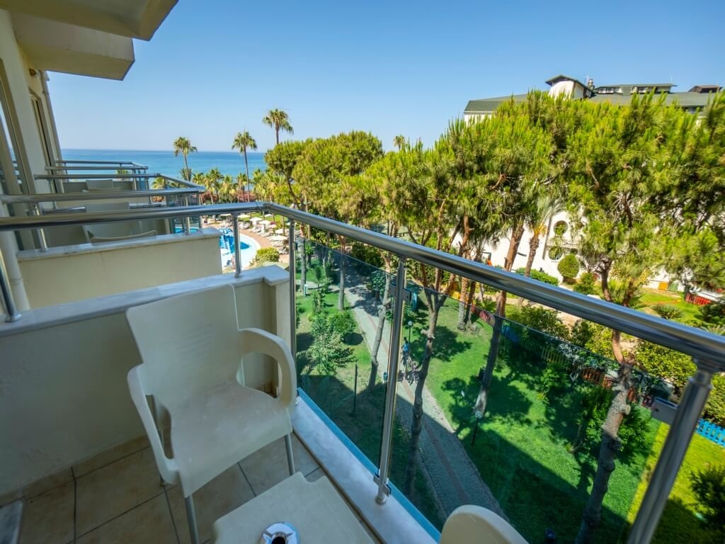 rooms-standard-room-side-sea-view