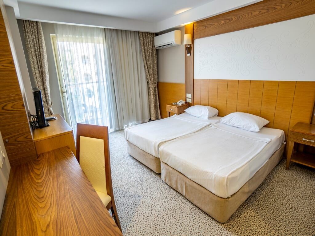 rooms-standard-room-side-sea-view