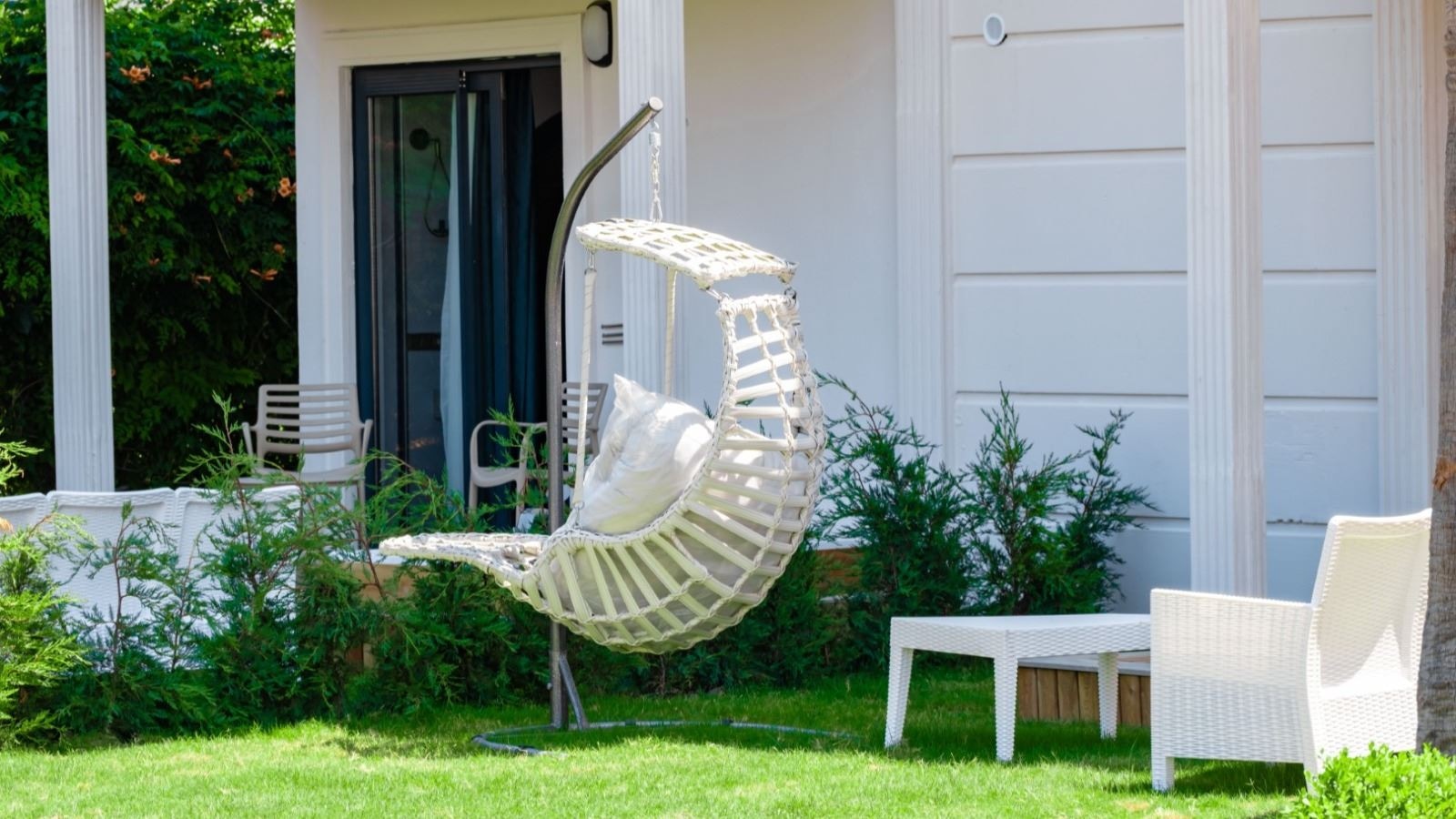 rooms-selectum-large-garden-jacuzzi-room