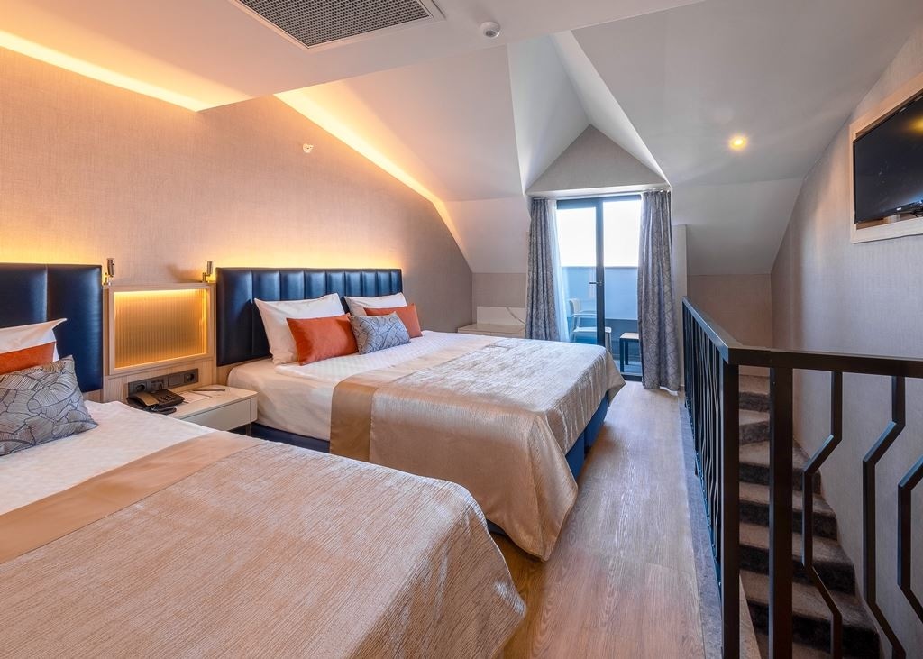 rooms-tiny-attic-land-view