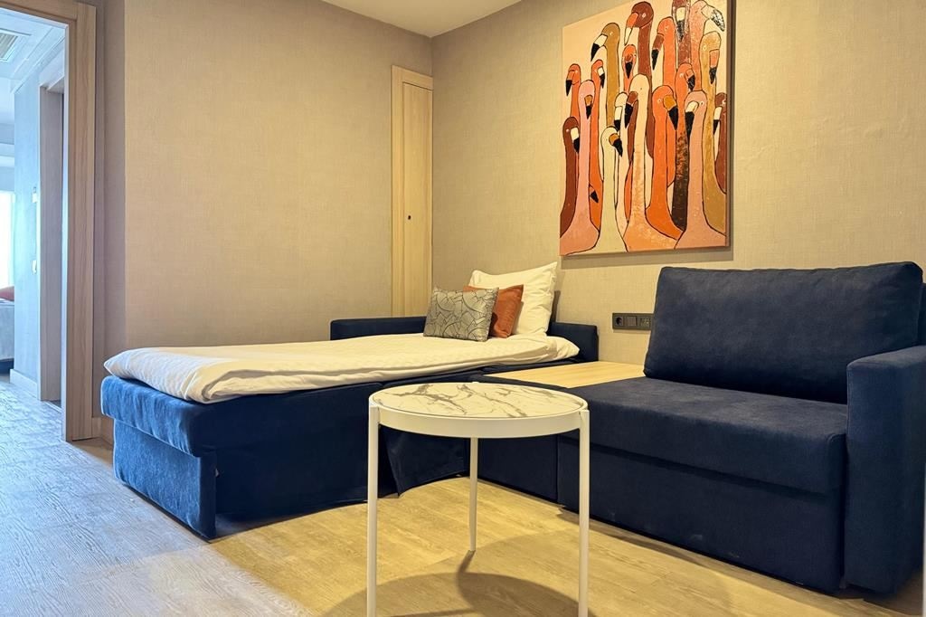 rooms-family-swim-up-land-view