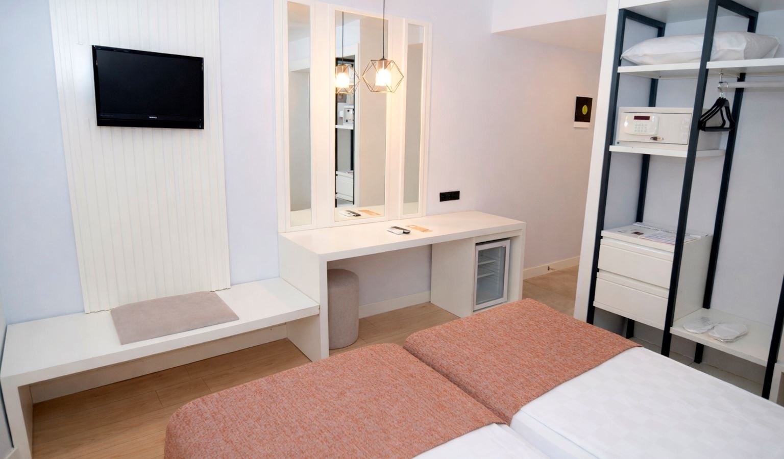 rooms-standard-room-no-balcony