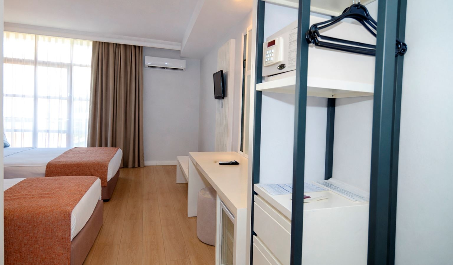 rooms-standard-room-no-balcony