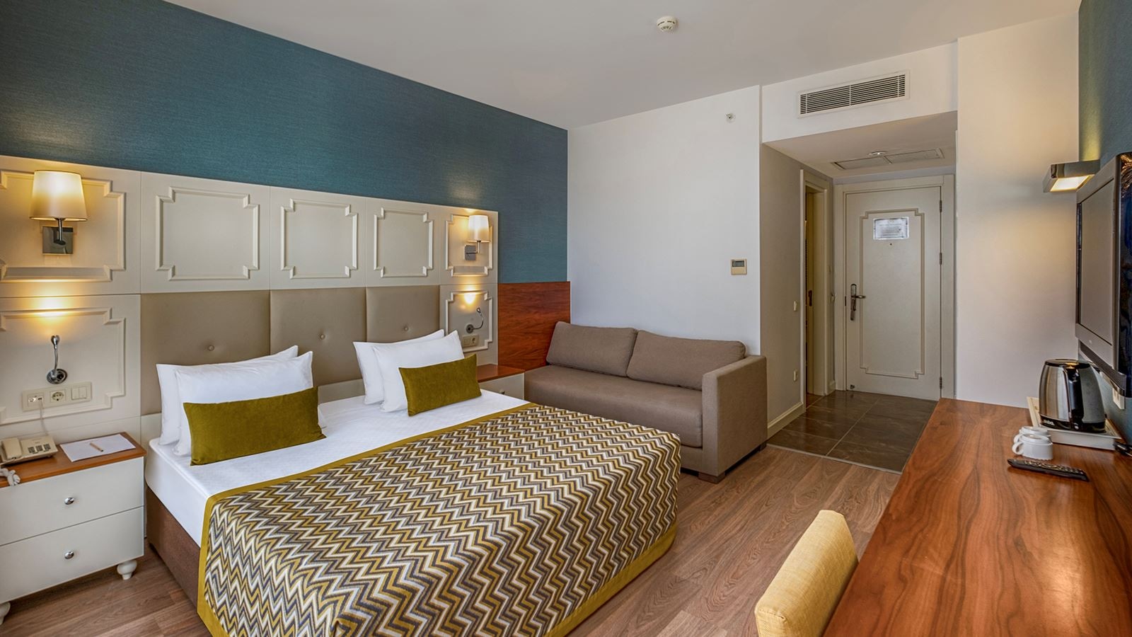 rooms-standard-room-pool-view