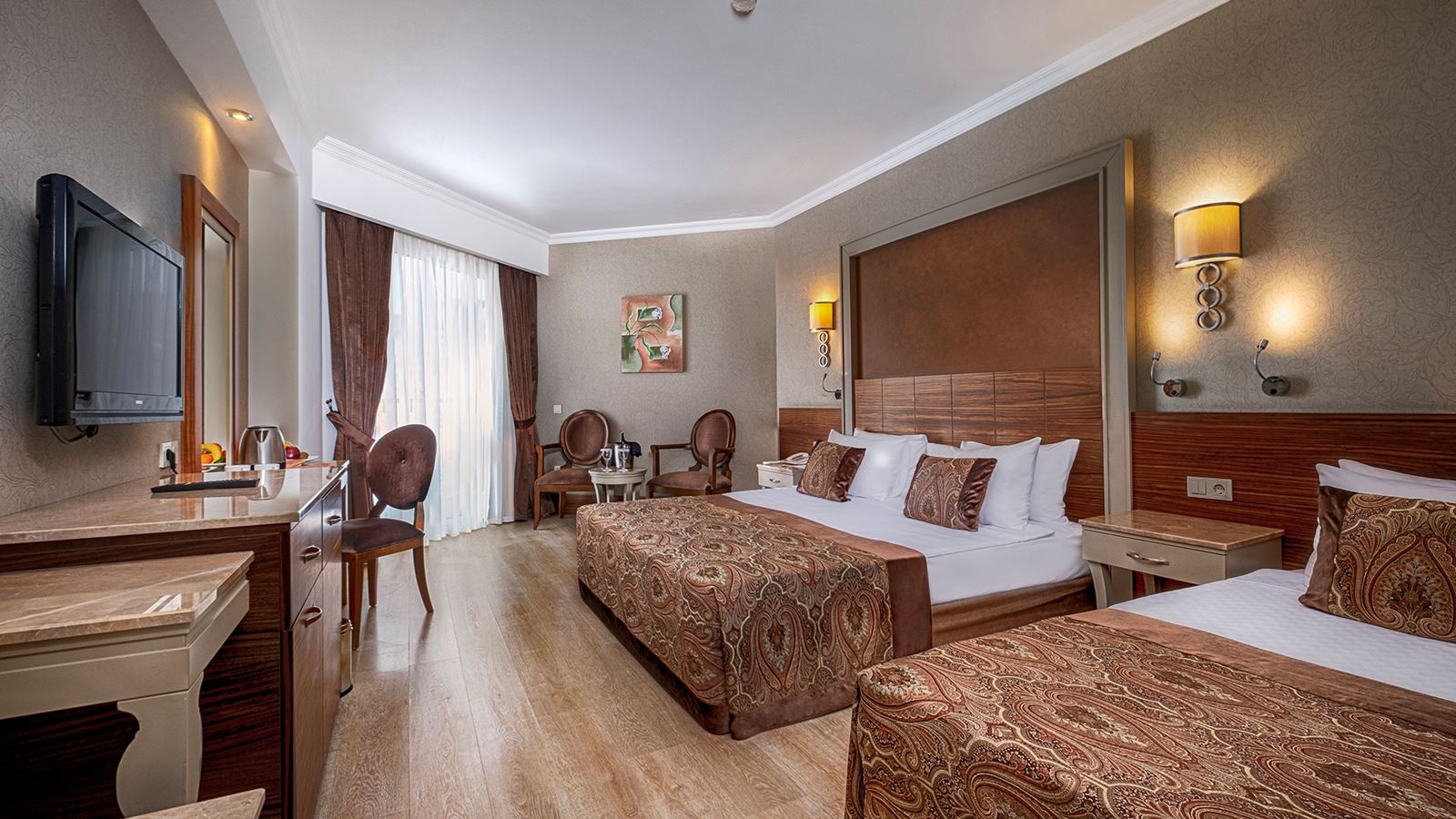 rooms-large-room-land-view