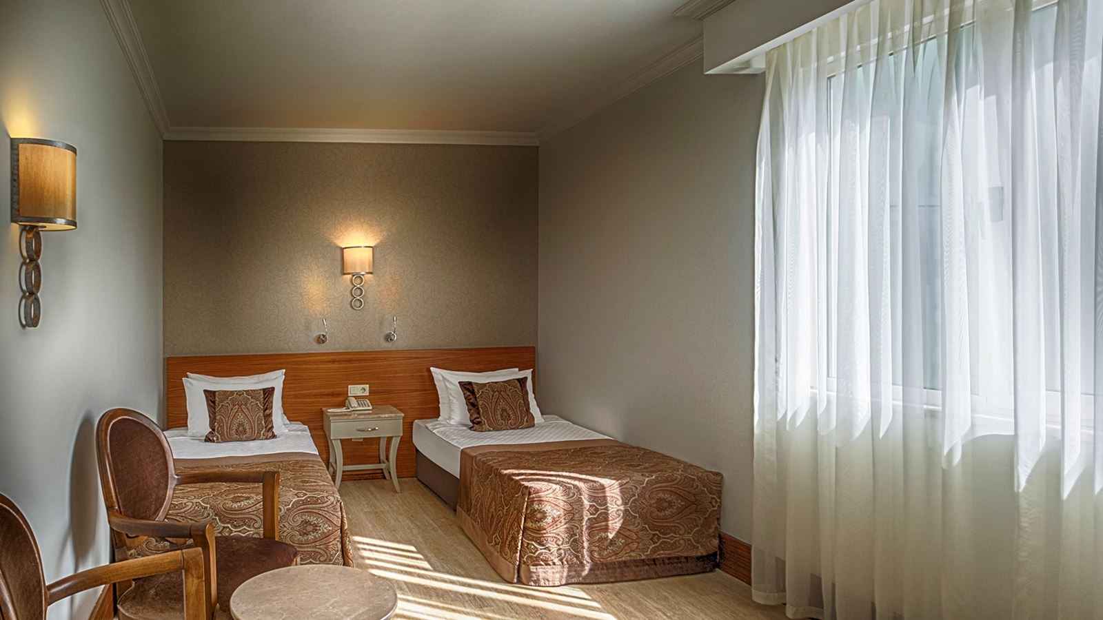 rooms-swim-up-family-room