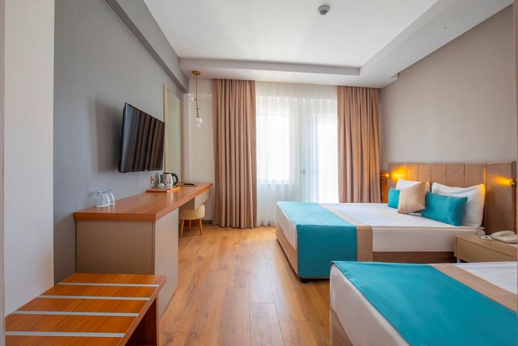 rooms-standart-room-pool-view