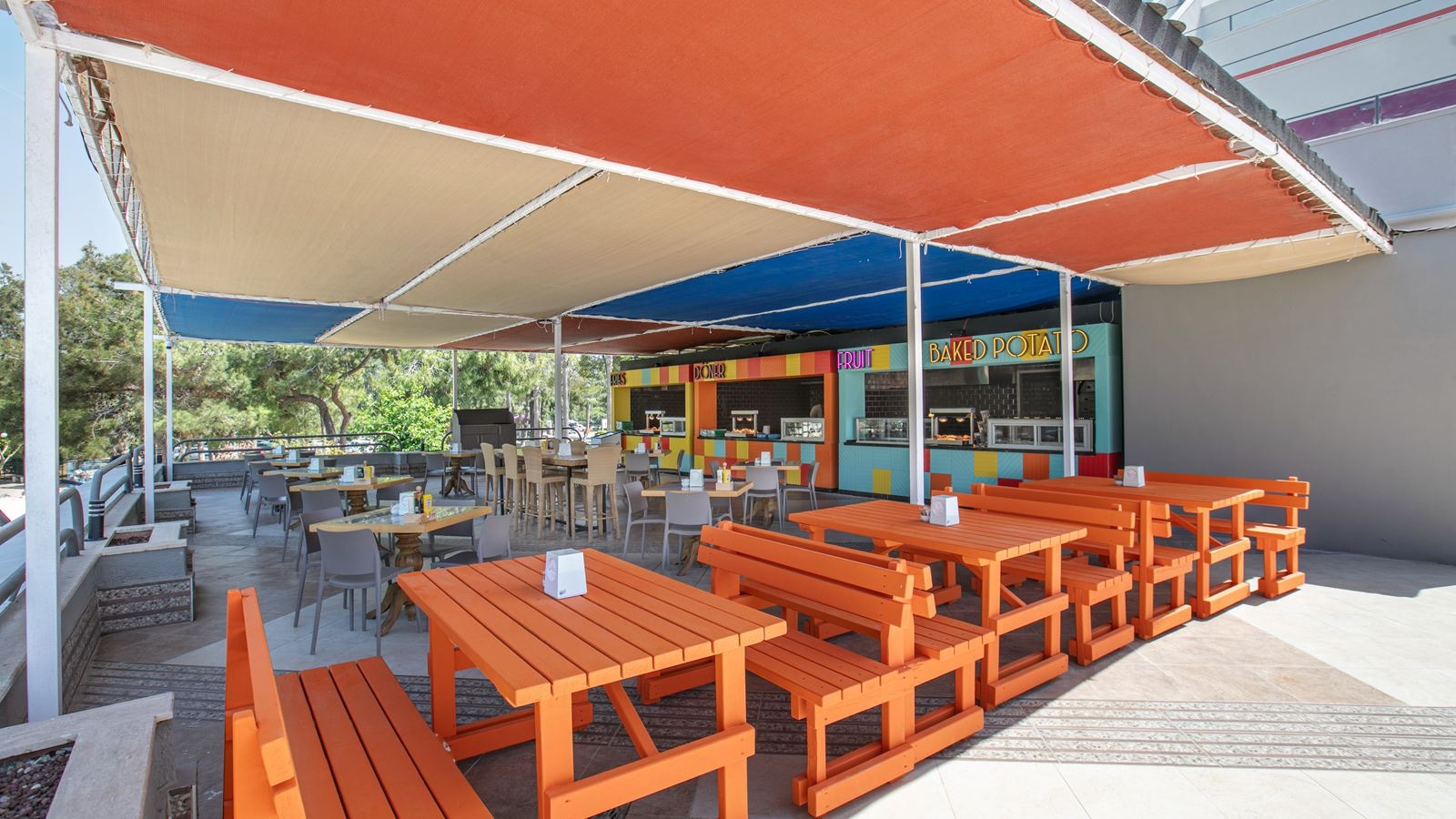 restaurants-pool-food-court