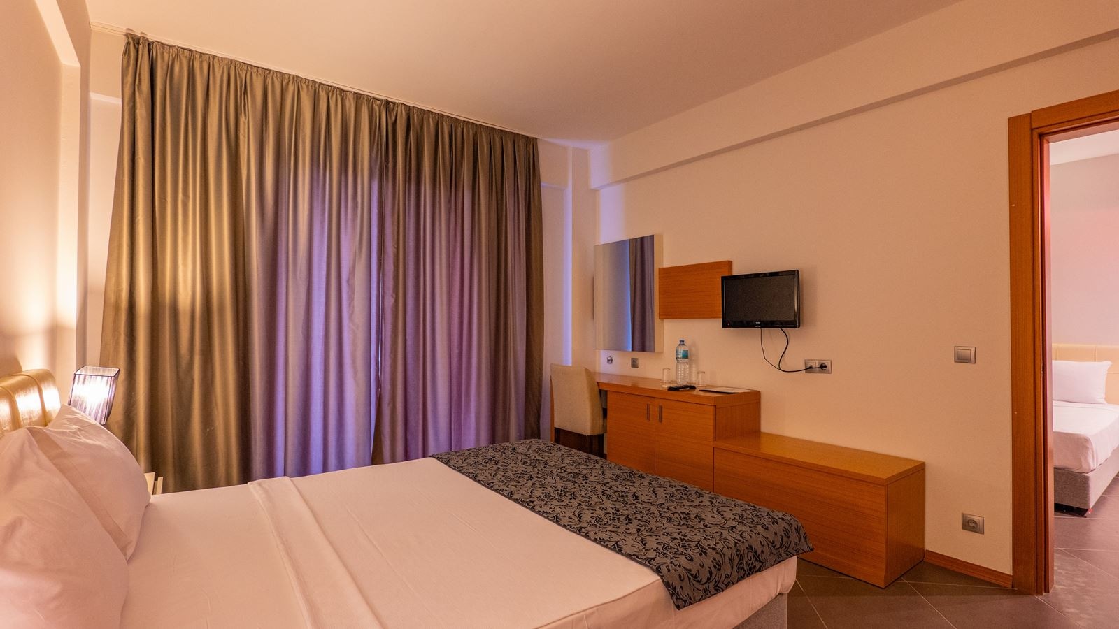 rooms-1+1-family-room-with-bunkbed