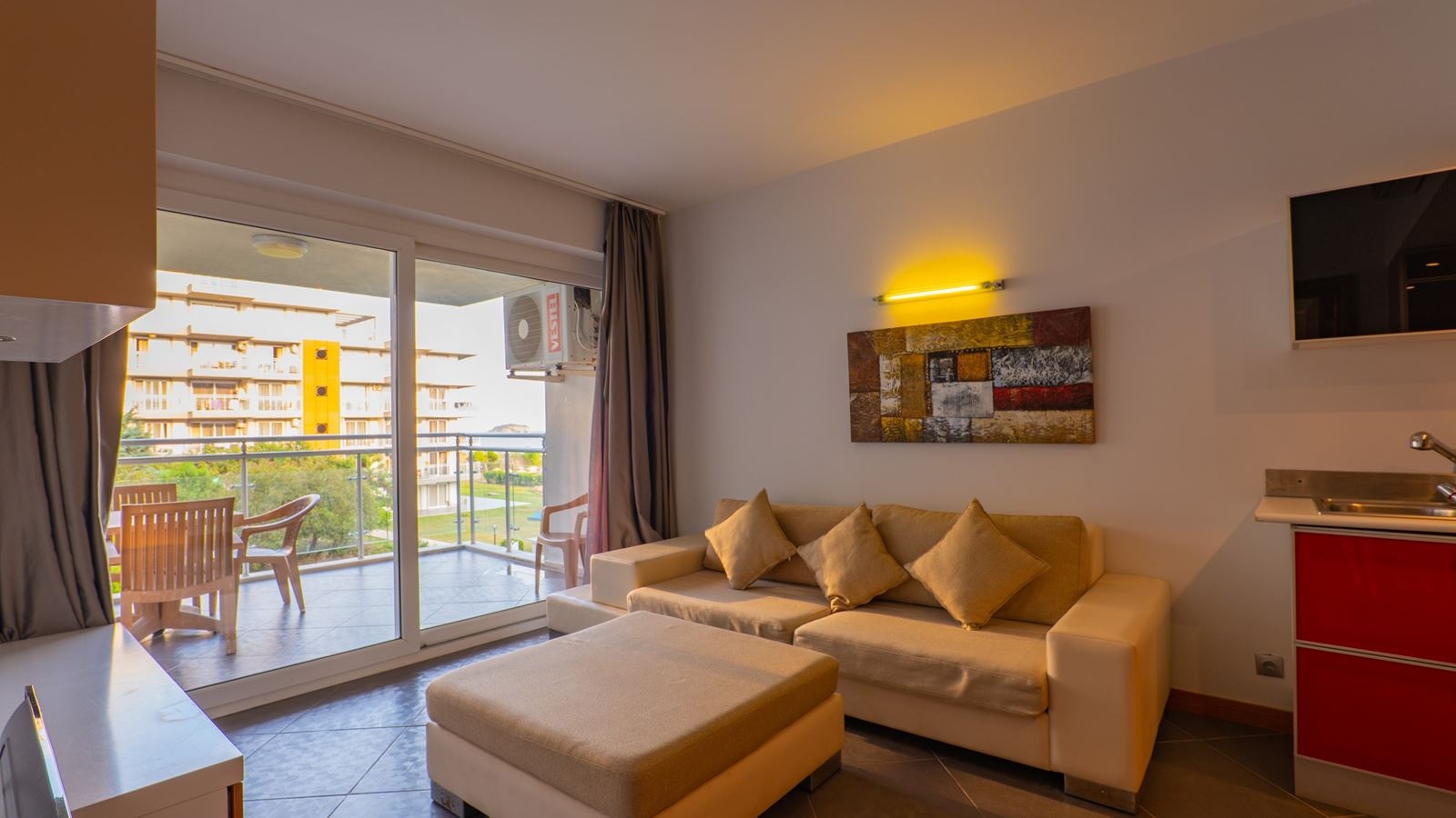 rooms-1+1-family-room-with-bunkbed