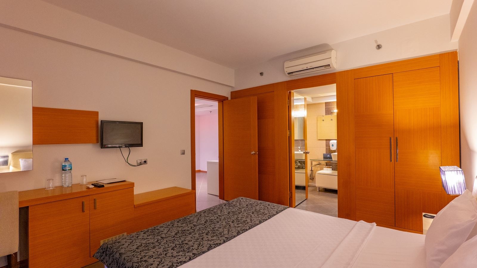 rooms-1+1-family-room-with-bunkbed