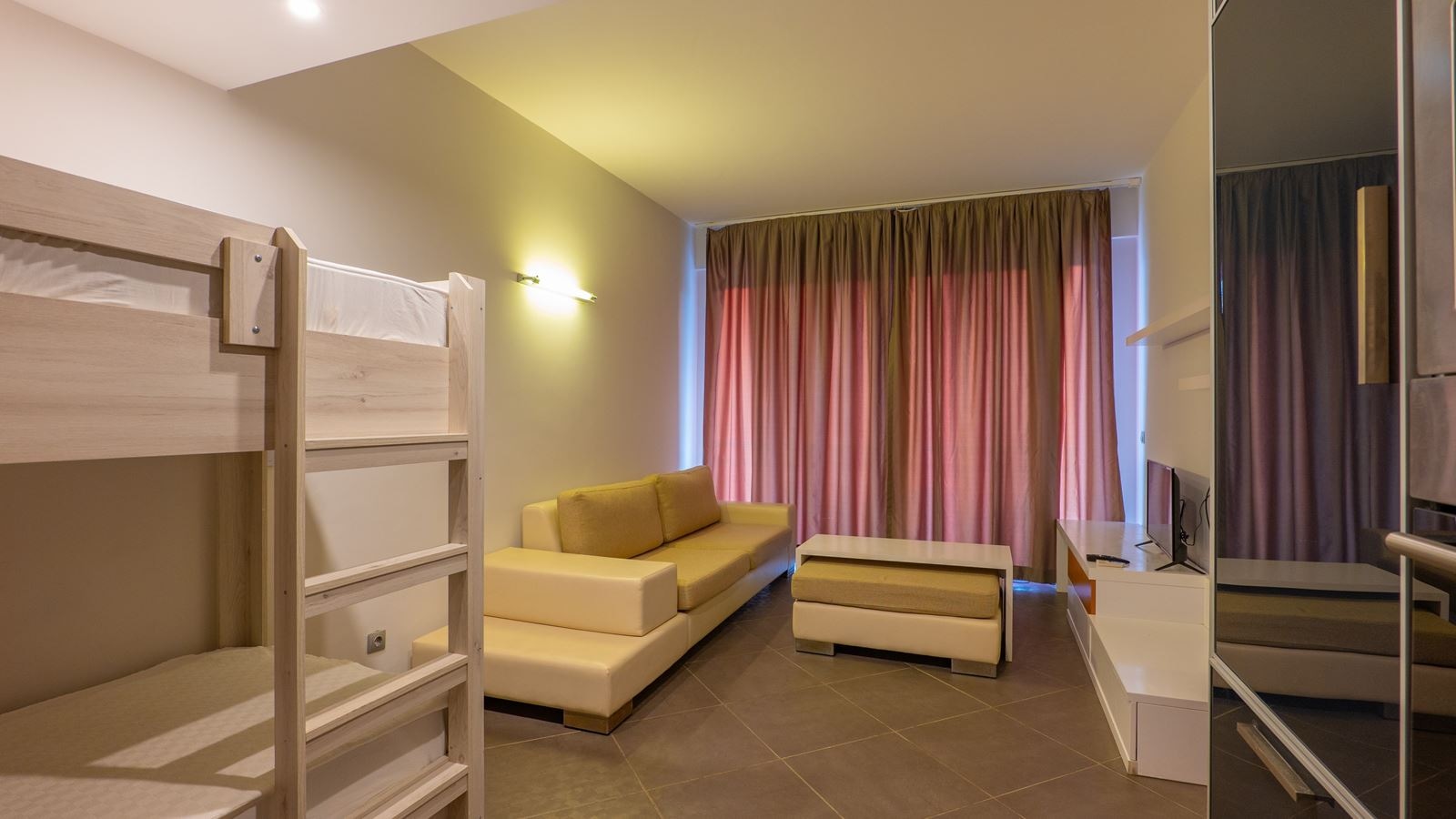 rooms-1+1-family-room-with-bunkbed