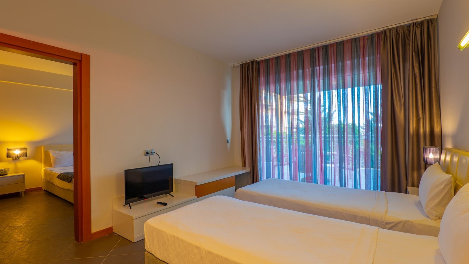 rooms-1+1-family-room-with-bunkbed