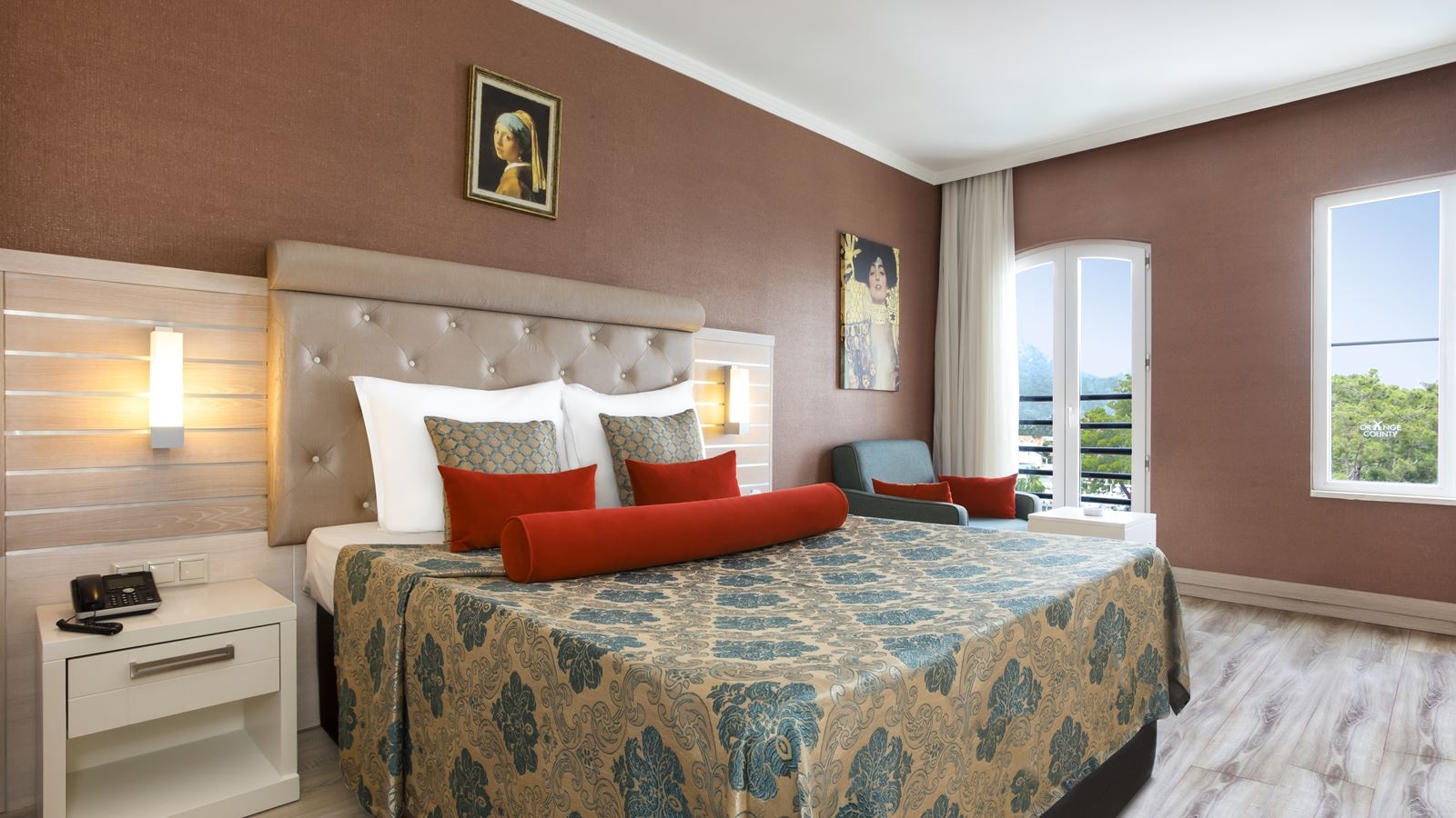 rooms-couple-orange-suite-room