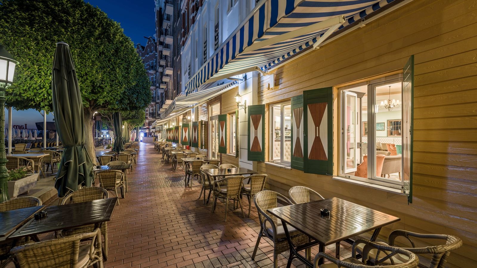 restaurants-barista-orange-caffe