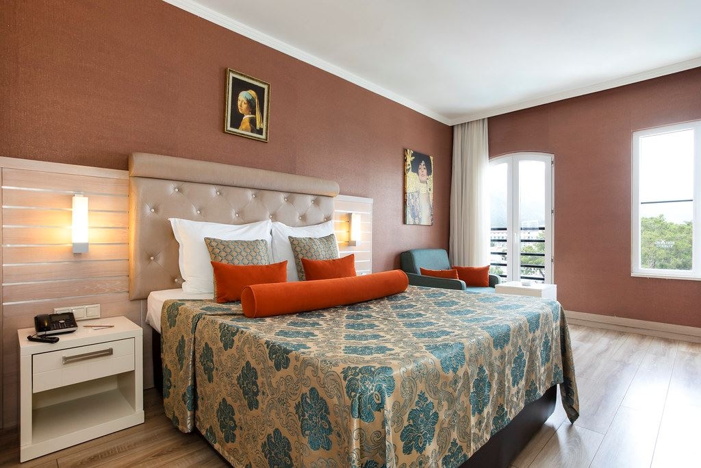 rooms-twin-orange-suite-room