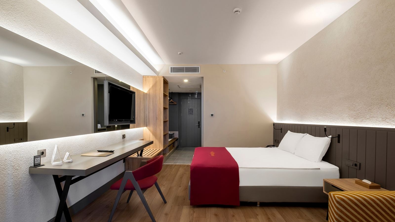 rooms-standard-room-pool-view