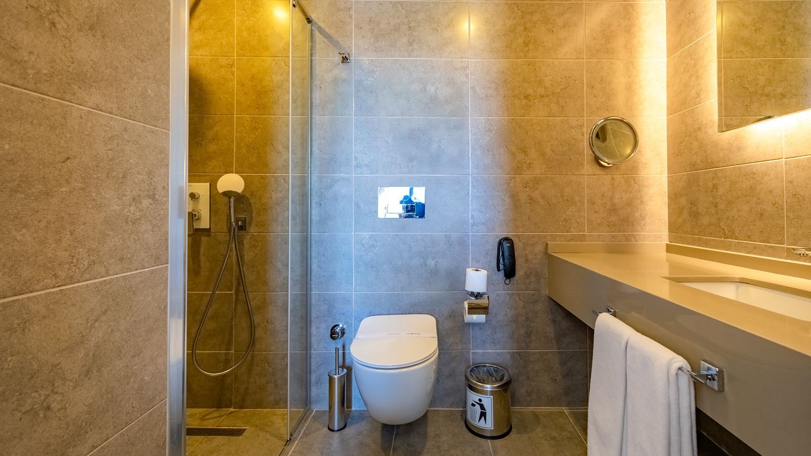 rooms-deluxe-room-with-jacuzzi