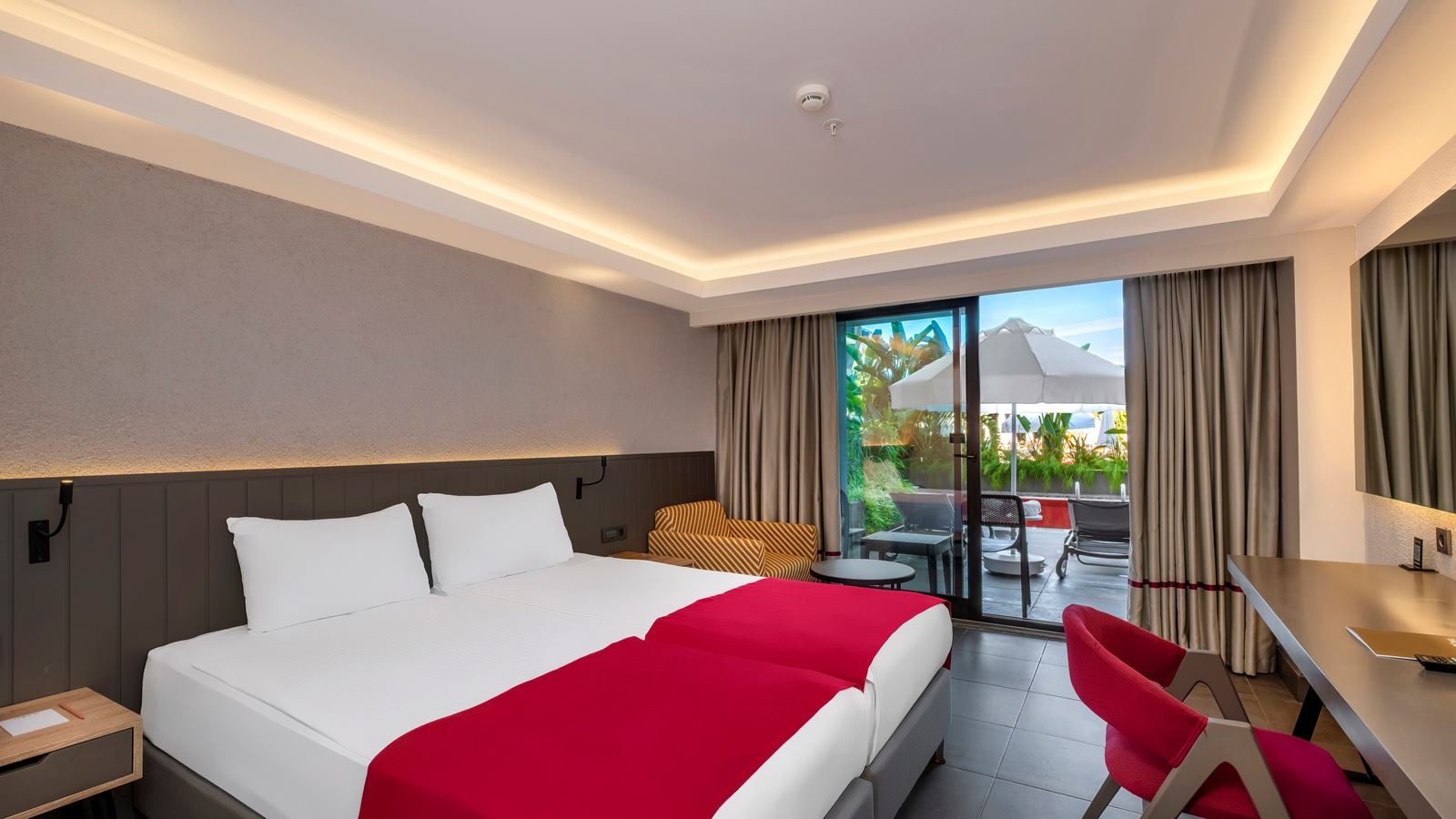 rooms-swim-up-room-only-adults-16+