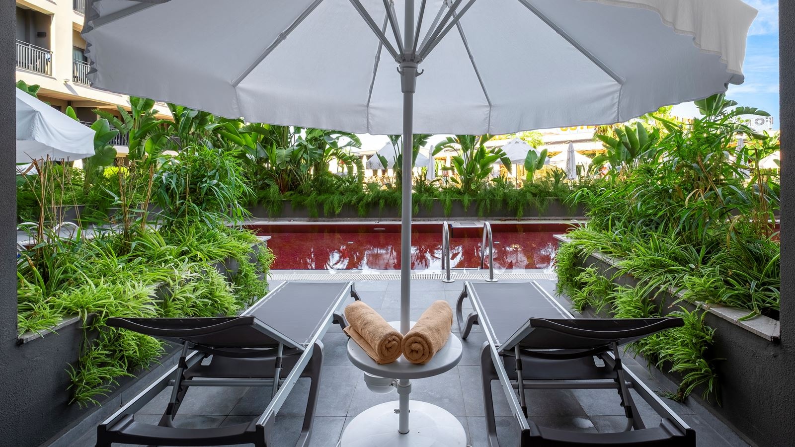 rooms-swim-up-room-only-adults-16+