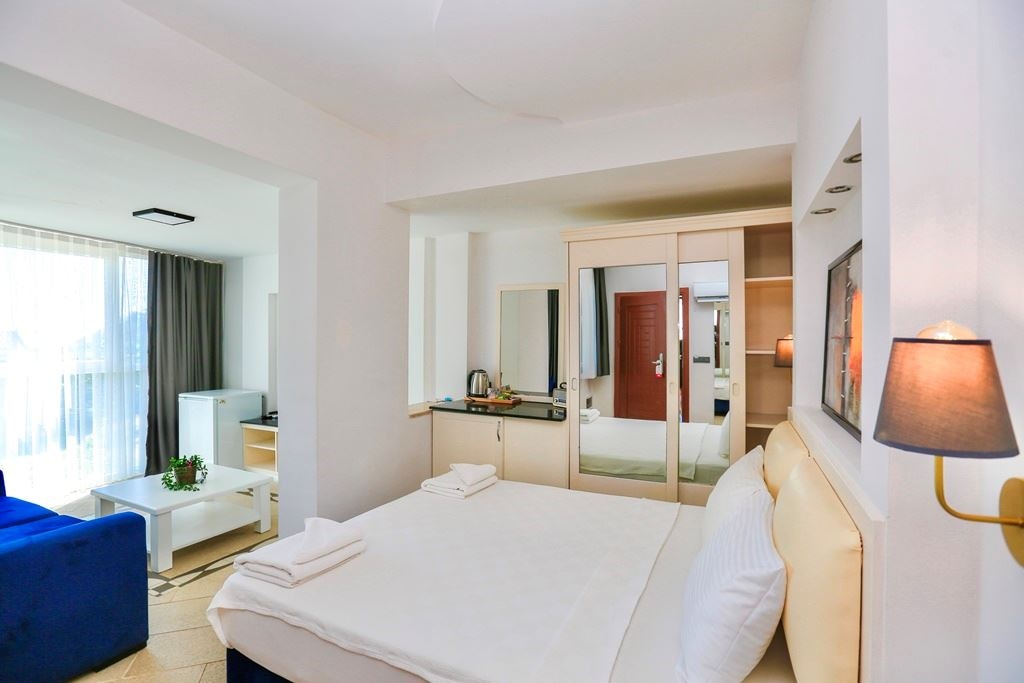 rooms-deluxe-room-garden-view