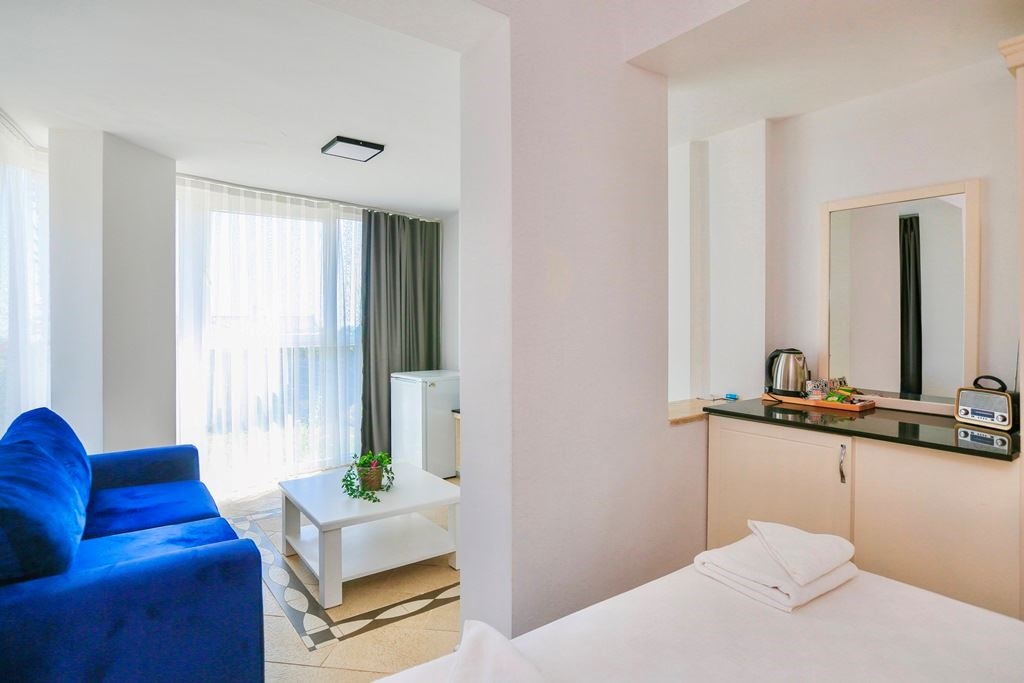 rooms-deluxe-room-garden-view