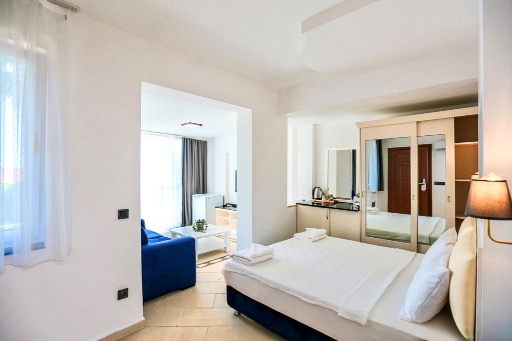 rooms-deluxe-room-garden-view