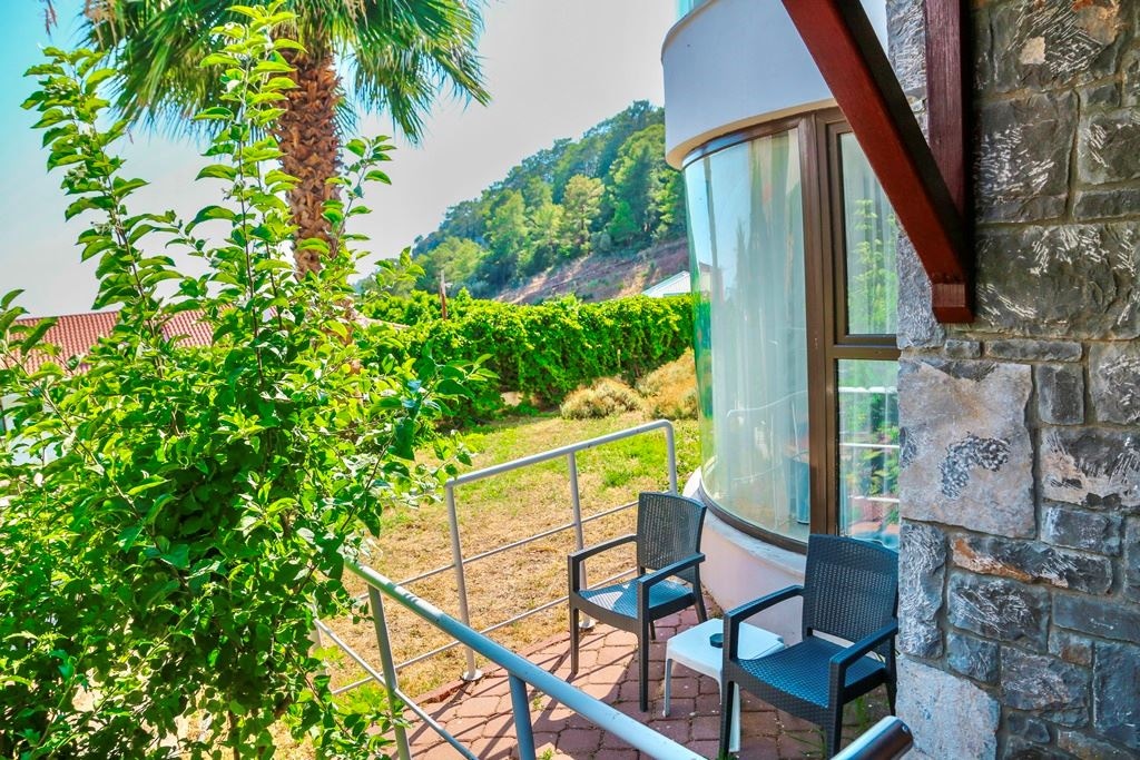 rooms-deluxe-room-garden-view