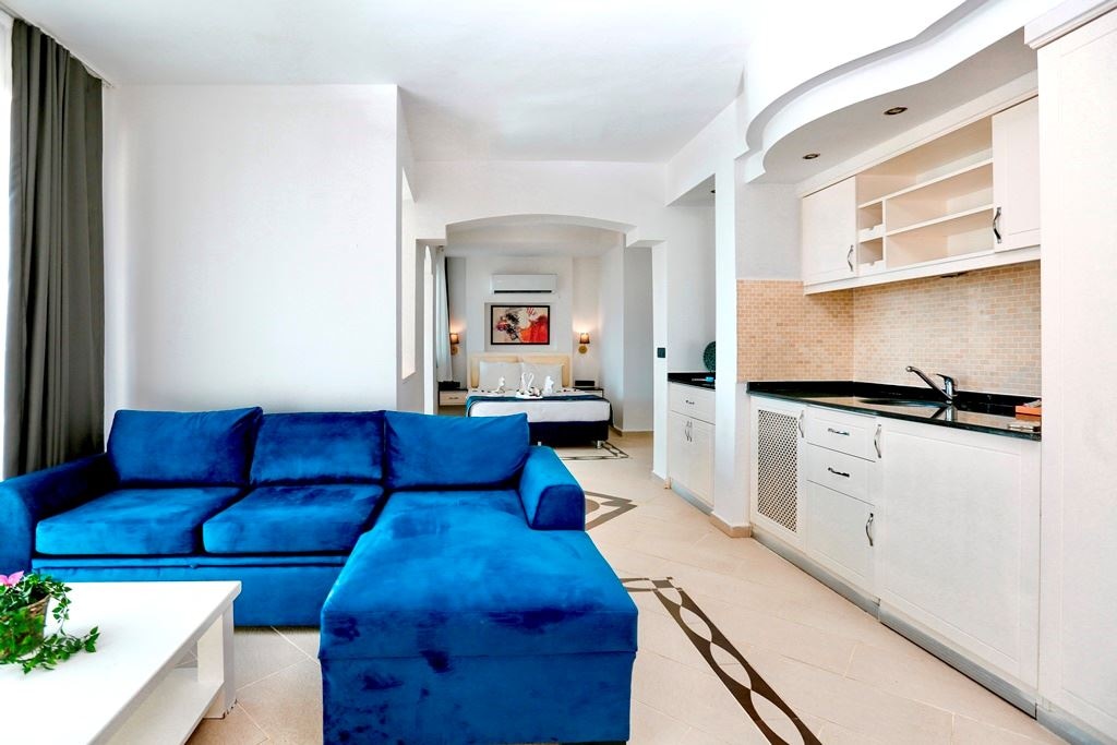 rooms-tropical-jacuzzi-garden-view