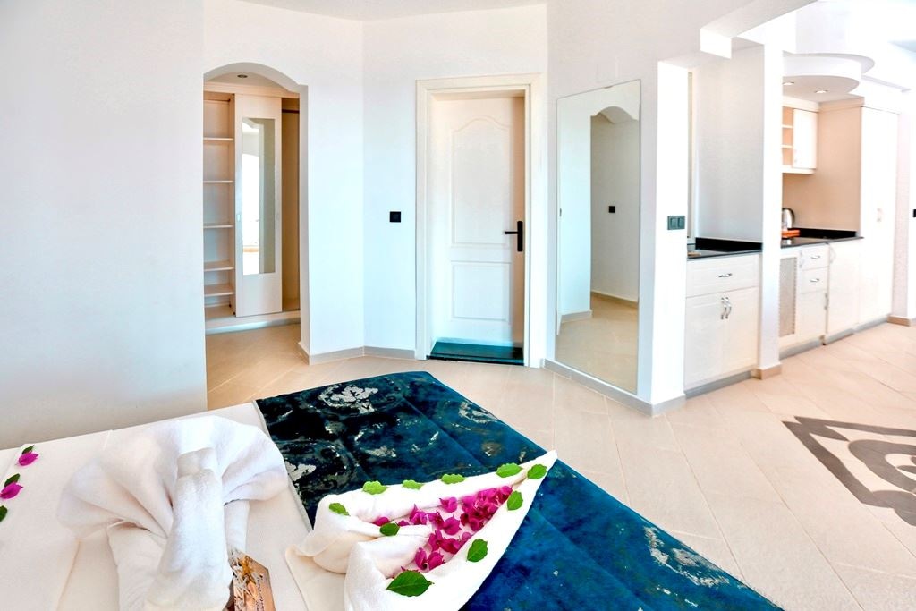 rooms-tropical-jacuzzi-garden-view