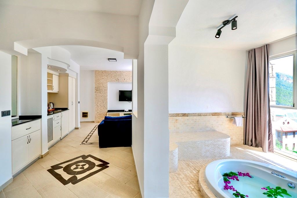 rooms-tropical-jacuzzi-garden-view