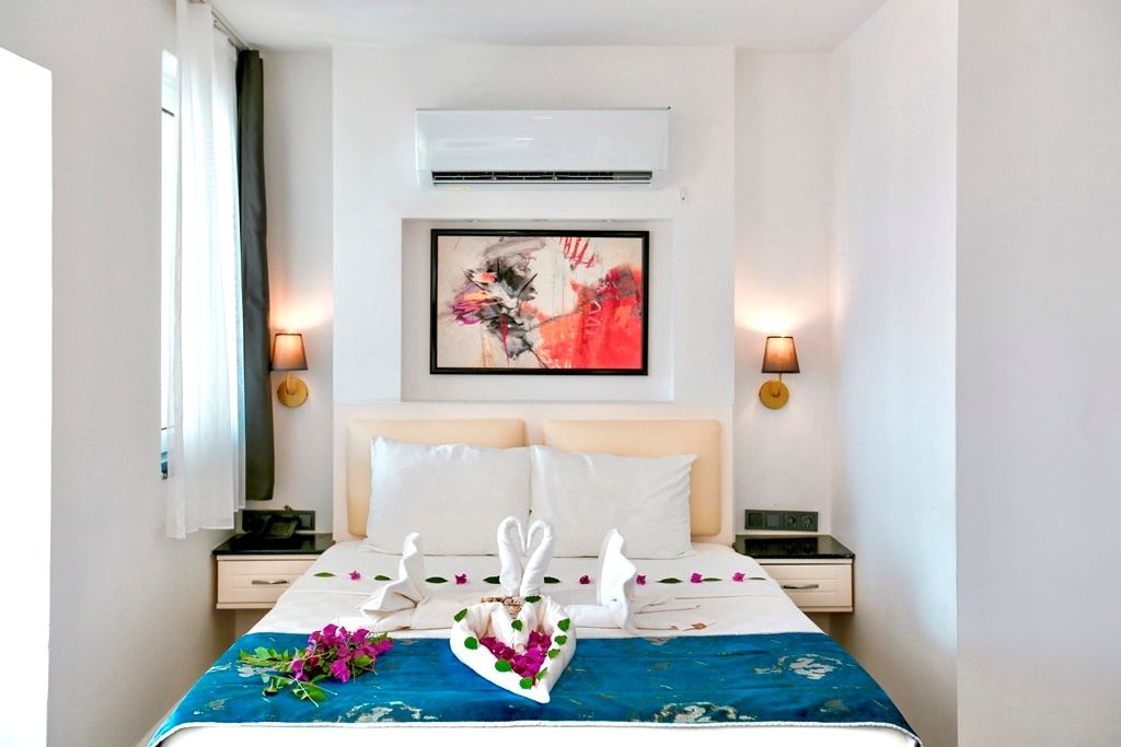 rooms-tropical-jacuzzi-sea-view