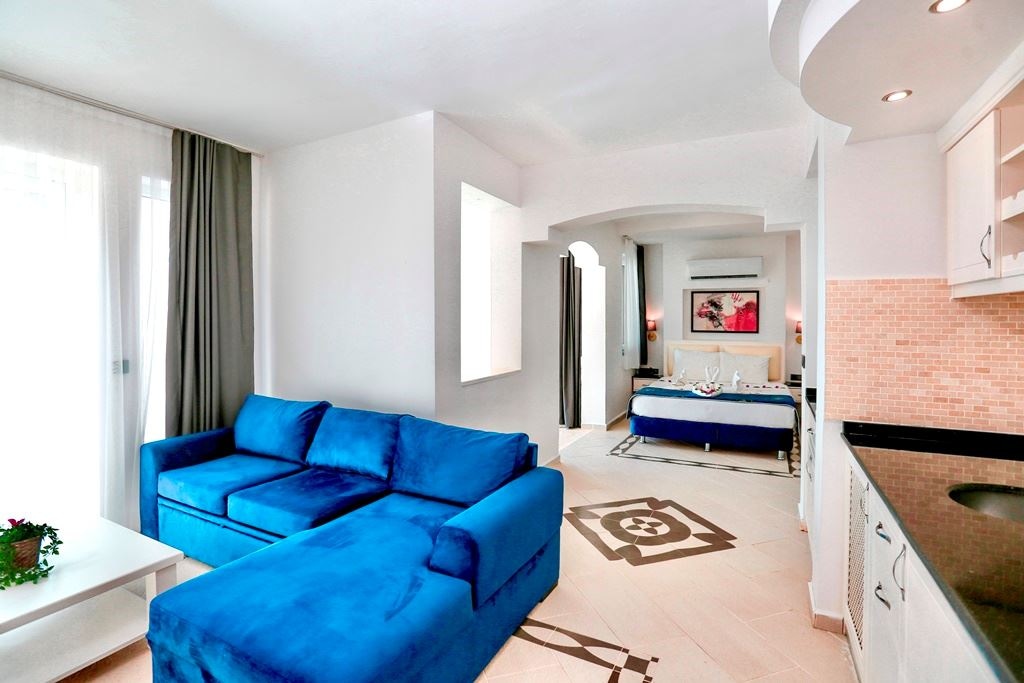 rooms-tropical-jacuzzi-sea-view