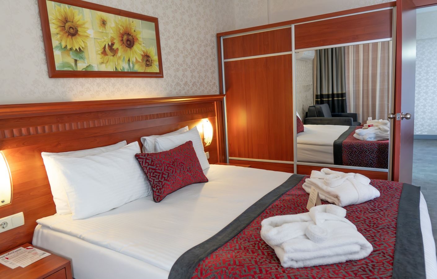 rooms-standard-side-sea-view