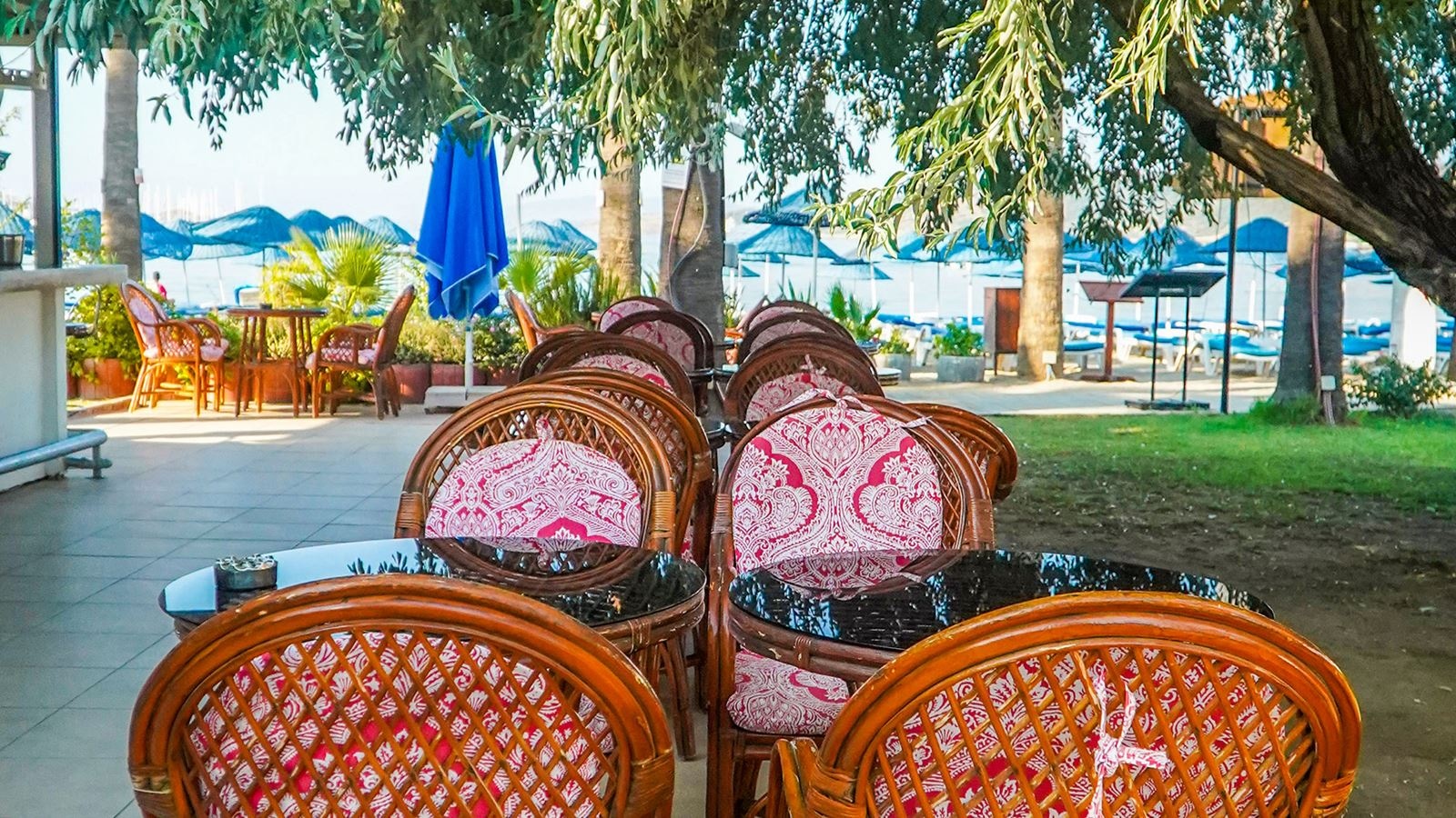 restaurants-nagi-beach