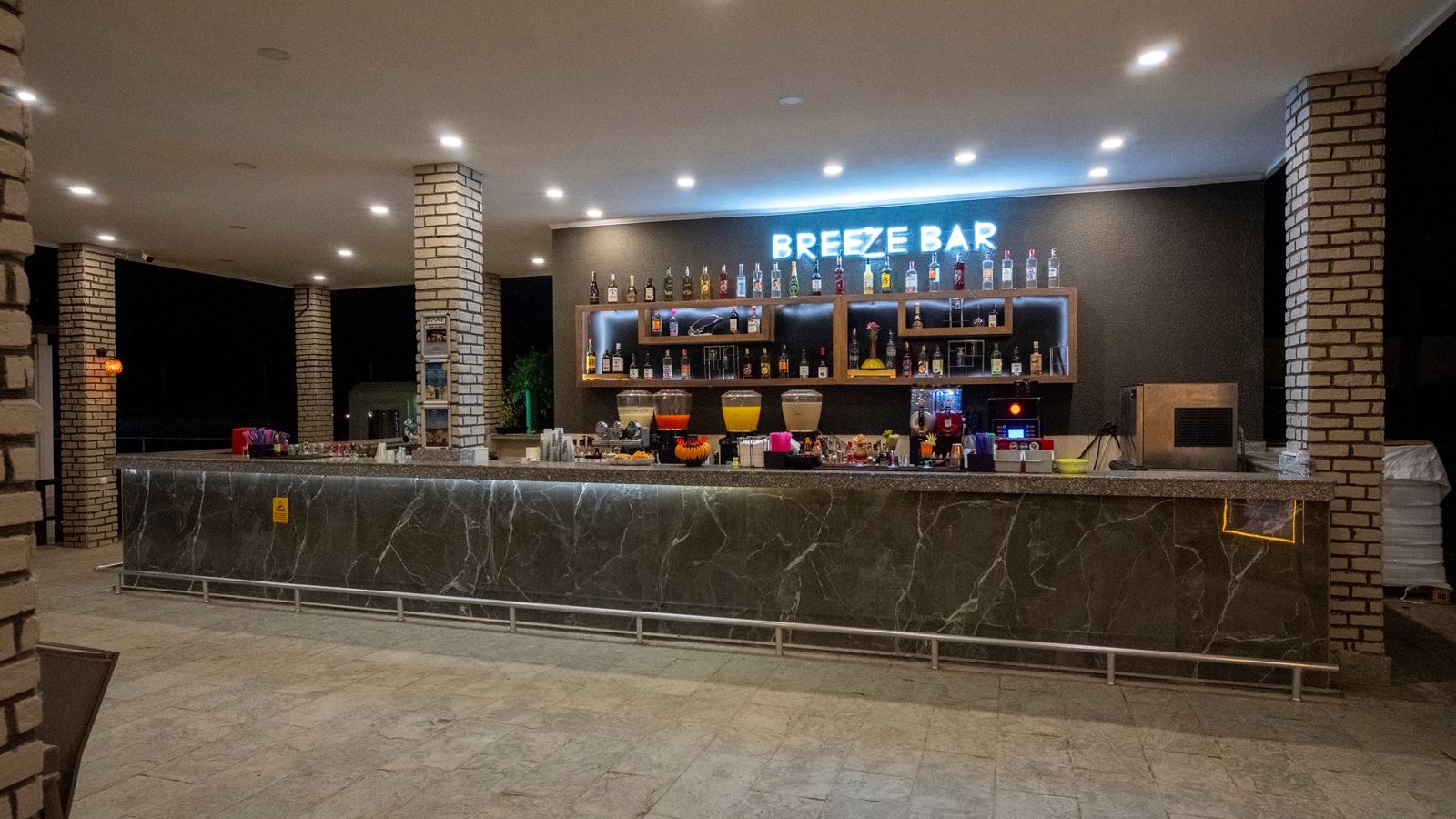 bars-breeze-bar--beach-bar-