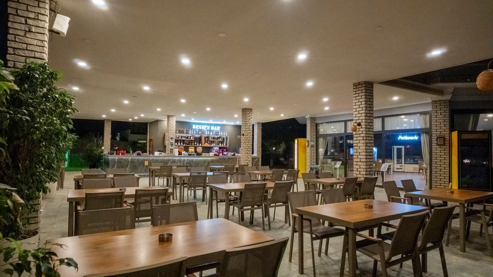 bars-breeze-bar--beach-bar-