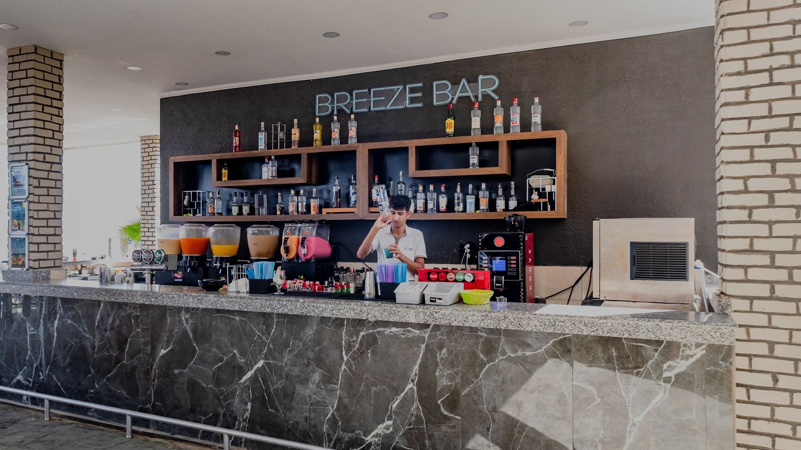 bars-breeze-bar--beach-bar-