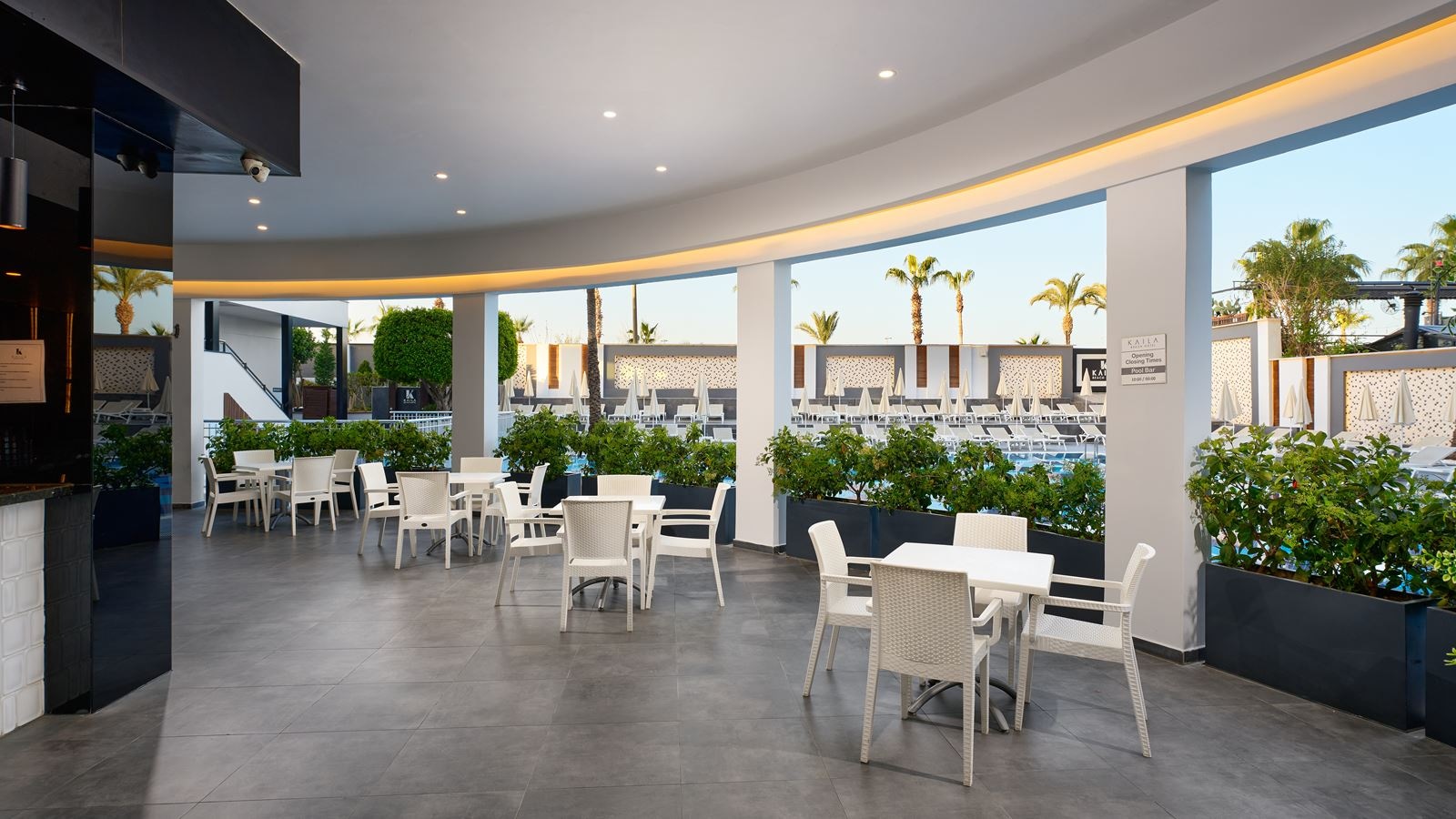 restaurants-pool-bar