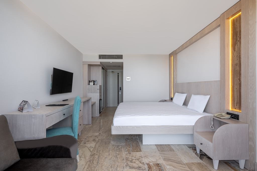 rooms-standard-room-sea-view-with-balcony