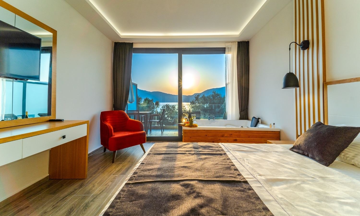 rooms-deluxe-spacious-sea-view-jacuzzi