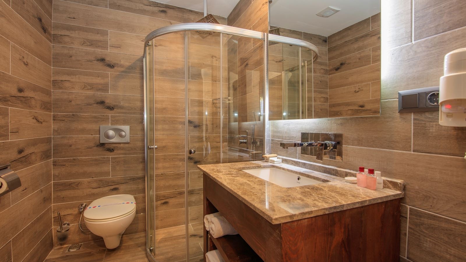 rooms-panoramic--terrace--room-with--jaccuzi