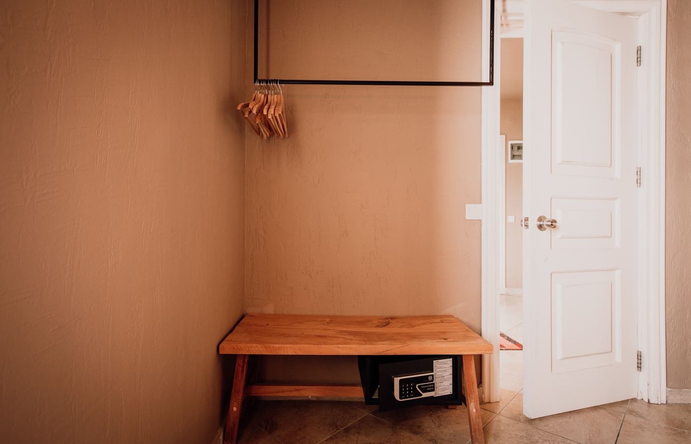 rooms-club-room-land-view