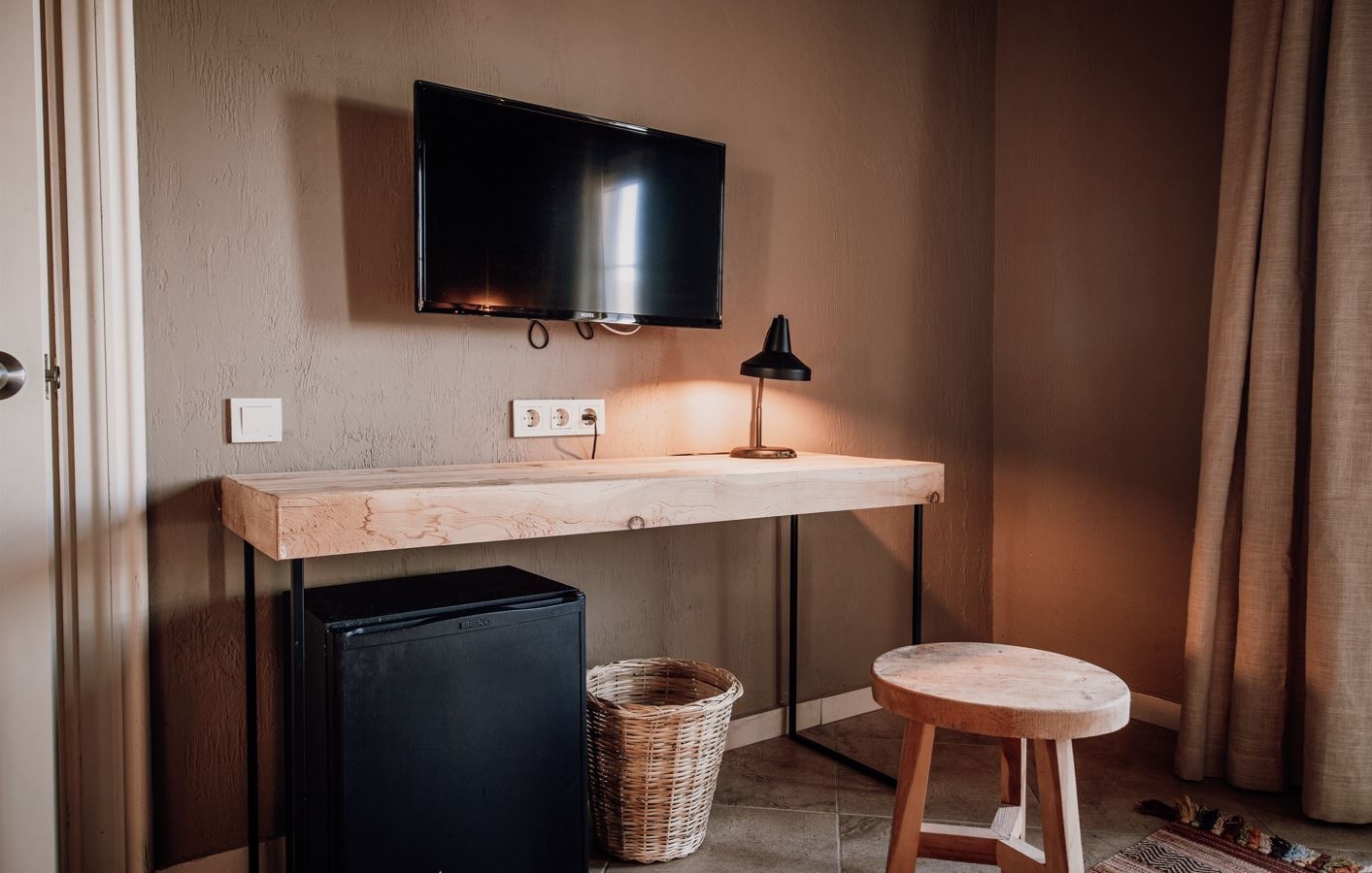 rooms-standard-room-sidesea-view