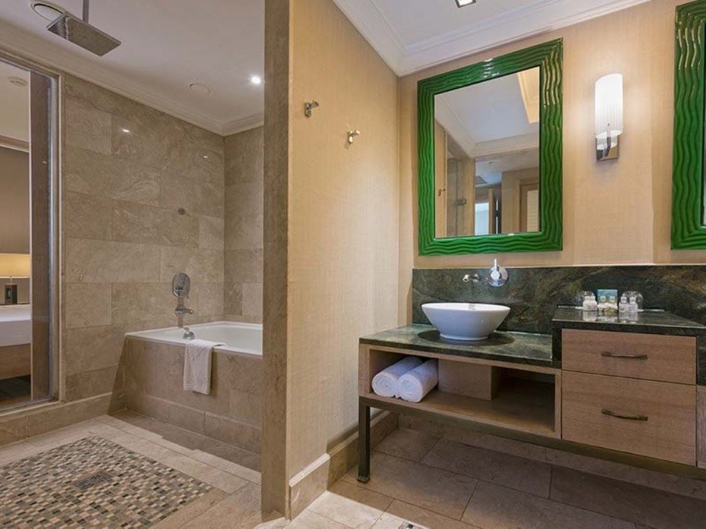 rooms-deluxe-large-land-view