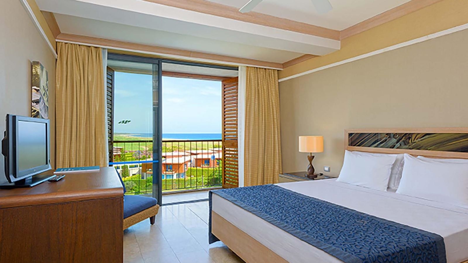 rooms-family-suite-side-sea-view