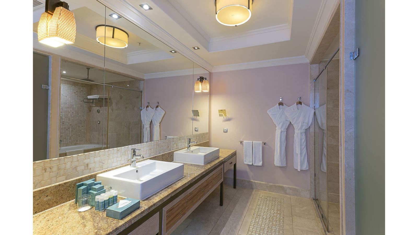 rooms-deluxe-large-room