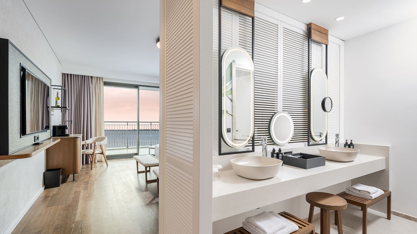 rooms-deluxe-room-sea-view--family-zone-